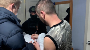 Петербургские полицейские установили личность гражданина, который во время несогласованной акции 23 января применил силу по отношению к правоохранителям