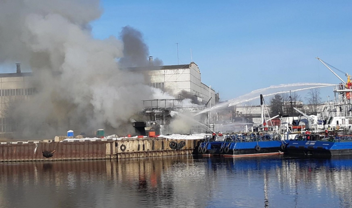 Пожар на Канонерском судоремонтном заводе потушили - tvspb.ru
