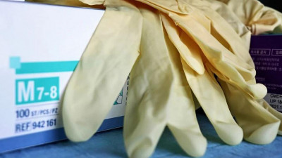 Петербуржцам рассказали, как правильно пользоваться медицинскими перчатками