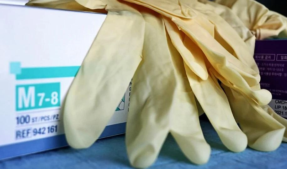 Петербуржцам рассказали, какие перчатки лучше всего защищают от коронавируса - tvspb.ru