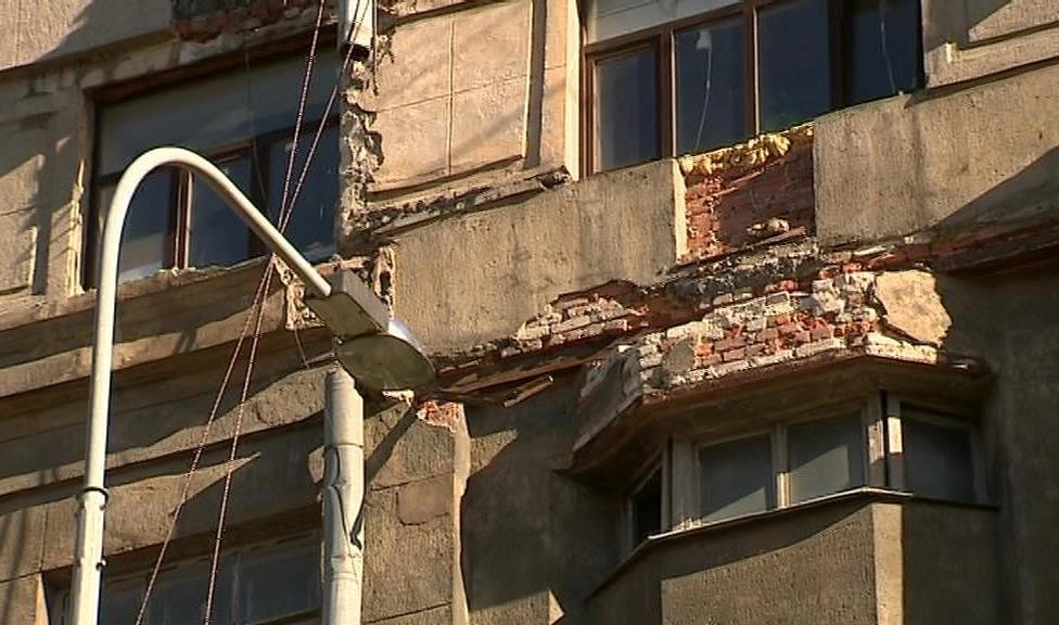 Виновник обрушения балкона на Шкиперском протоке заплатит 50 тысяч рублей - tvspb.ru