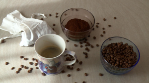 Кофе — это не только напиток, но и скраб для тела. Как ещё применить кофейные зёрна и жмых в быту