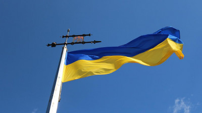 В Крыму неизвестные подняли украинский флаг