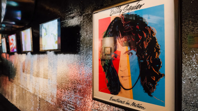 Выставку Энди Уорхола в «Севкабель Порту» продлили до конца октября