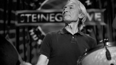 Умер барабанщик Rolling Stones Чарли Уоттс