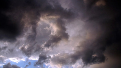 Два человека погибли и девять пострадали из-за торнадо на юге Италии