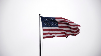 Лидер демократов в Сенате США призвал перестать винить Россию в поражении Клинтон