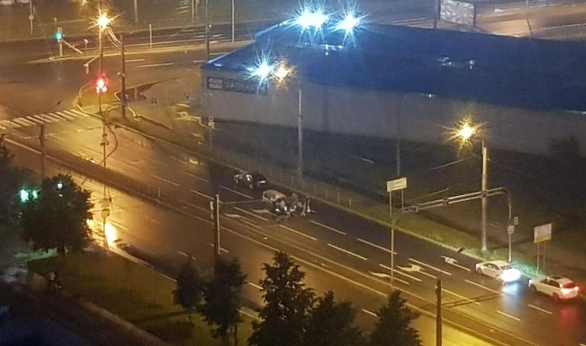 Машина перевернулась на Кушелевской дороге - tvspb.ru
