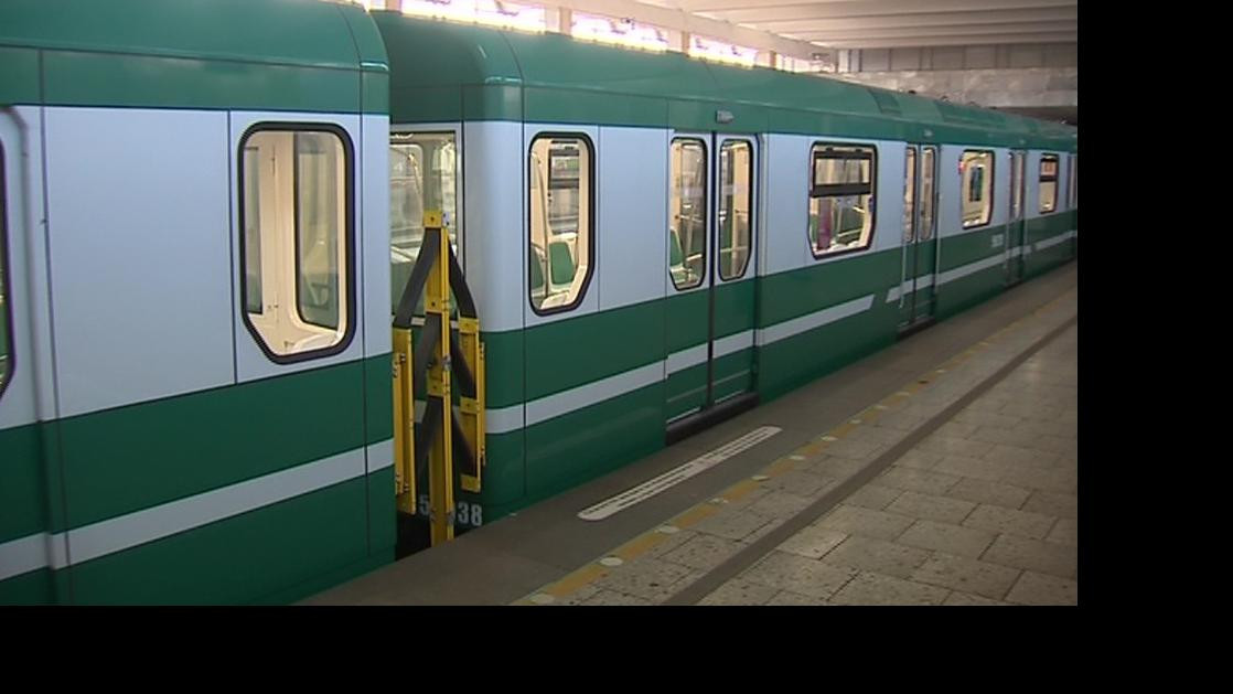 Новые вагоны на зеленой ветке. Зеленый вагон метро.
