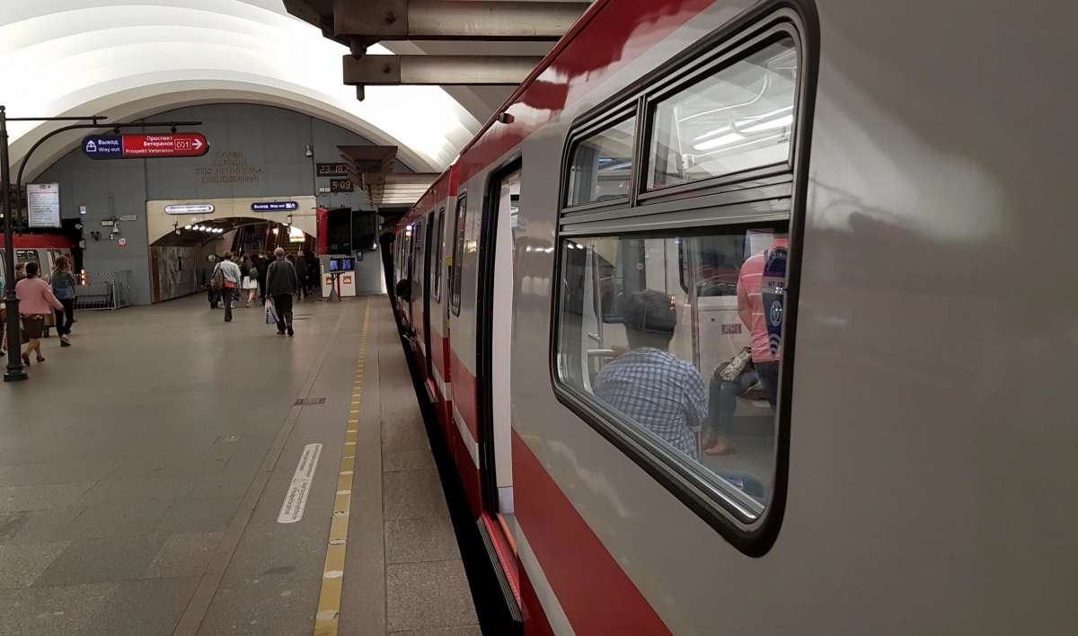 На красную ветку метро после июня поставят 32 новых вагона - tvspb.ru