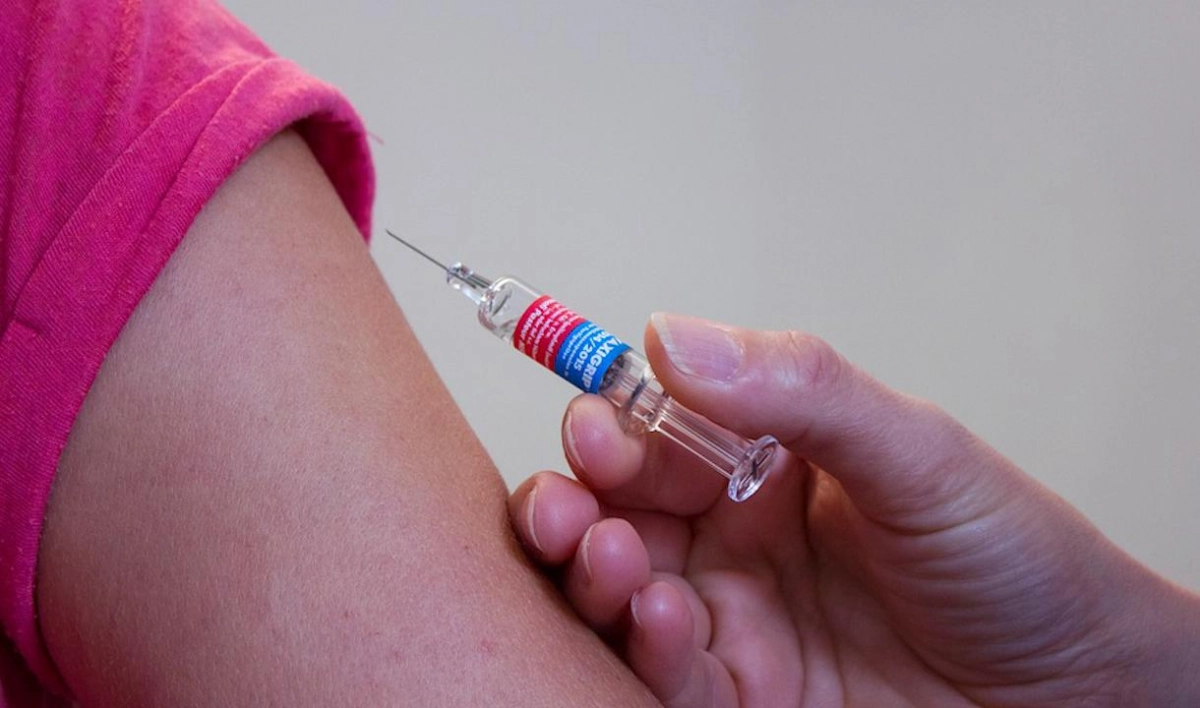 Плановая вакцинация россиян приостановлена из-за распространения коронавируса - tvspb.ru