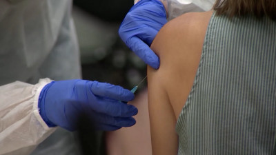 Больше 11,2 тысячи петербуржцев прошли полный цикл вакцинации за сутки