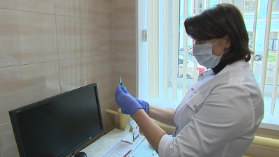 Эргашев: Массовая вакцинация от коронавируса в Петербурге начнется в феврале-марте