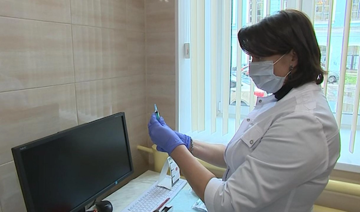 Более 640 тысяч петербуржцев привились от гриппа за 3 недели - tvspb.ru