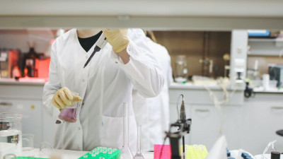 Вакцина от коронавируса поступит в оборот с 1 января 2021 года