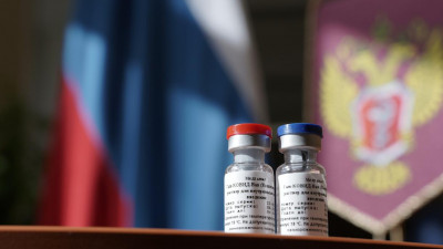 Российскую вакцину от коронавируса начали поставлять в больницы