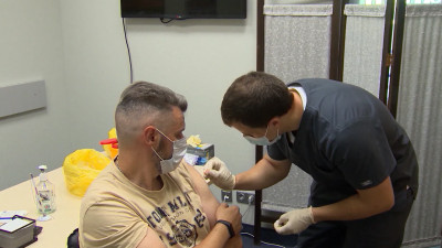 Свыше 7,9 тысячи петербуржцев прошли полный цикл вакцинации от COVID за сутки