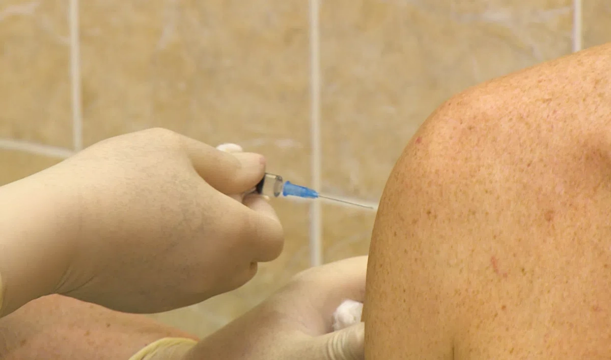 Названы условия, при которых начнут вакцинацию подростков в Петербурге - tvspb.ru