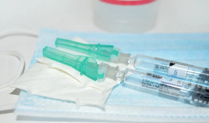 Партия почти из 15 тысяч доз вакцины «Спутник V» от COVID поступила в Ленобласть - tvspb.ru