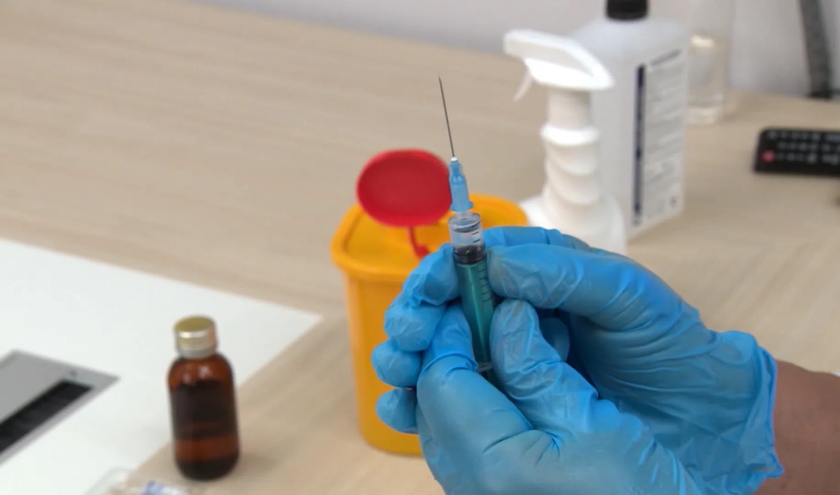 Петербург имеет в запасе более 770 тысяч доз вакцины от COVID - tvspb.ru