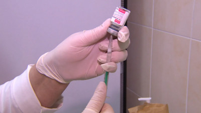 Переболеть или вакцинироваться: Комздрав рассказал, как победить пандемию COVID-19