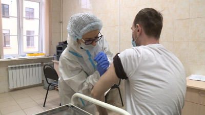 Врач рассказал, что любая вакцина может вызвать аллергическую реакцию