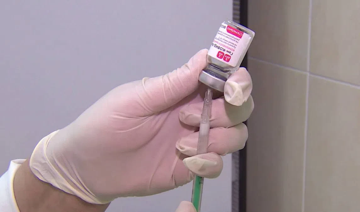 За сутки полный цикл вакцинации против COVID прошли почти 13 тысяч петербуржцев - tvspb.ru