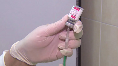 За сутки полный цикл вакцинации против COVID прошли почти 13 тысяч петербуржцев