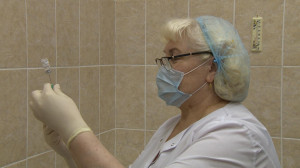 Жители блокадного Ленинграда и члены ветеранских организаций в ближайшее время смогут привиться от COVID-19