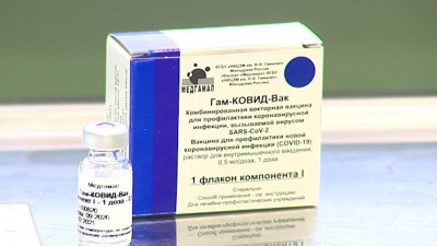 Петербургские педагоги получат вакцину от коронавируса перед новогодними праздниками