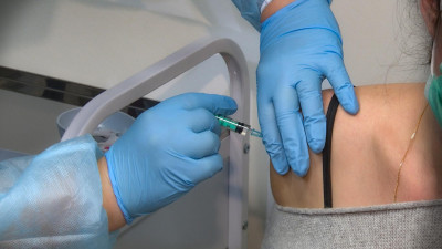 Число пунктов вакцинации от COVID-19 в ТЦ Петербурга увеличено до восьми
