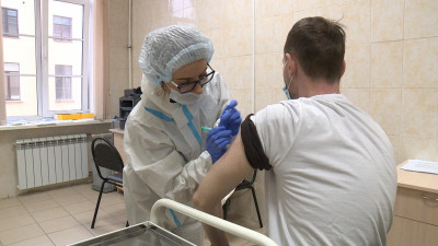 Рекорд по вакцинации. Как проходит прививочная кампания в Петербурге