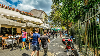 Отдыхающим в Греции туристам рекомендовали распечатывать сертификаты с QR-кодами