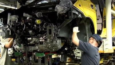 На трех петербургских заводах стали производить меньше автомобилей