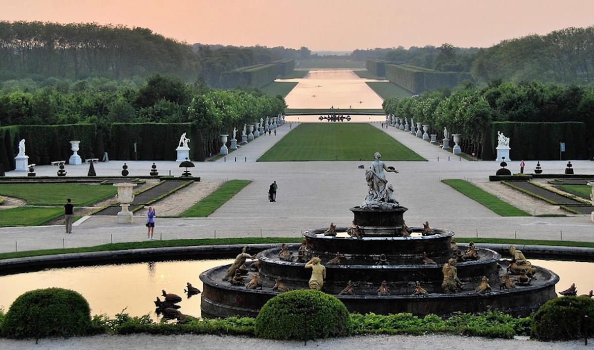 Версальский дворец открылся для посетителей после завершения карантина - tvspb.ru
