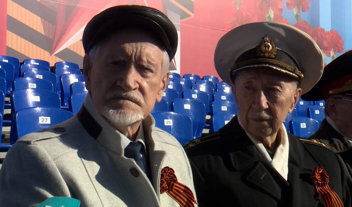 На Дворцовой площади ветераны поделились воспоминаниями о Дне Победы - tvspb.ru