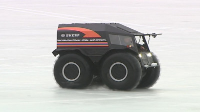 На льду Невской губы испытали новый вездеход МЧС