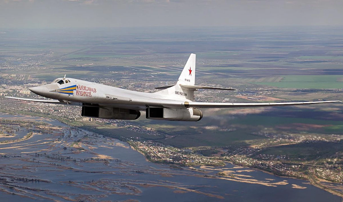 Бомбардировщики Ту-160 установили мировой рекорд, продержавшись в небе 25 часов - tvspb.ru