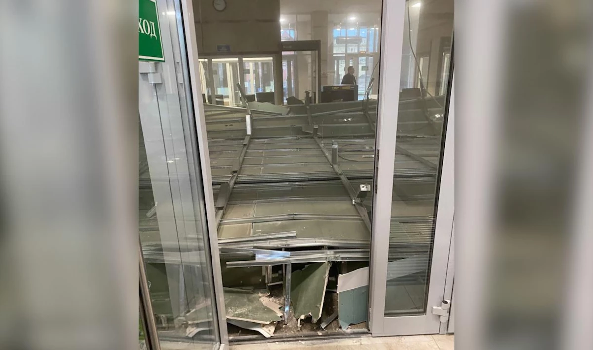 Очевидец: На проходной Обуховского завода обрушился потолок - tvspb.ru