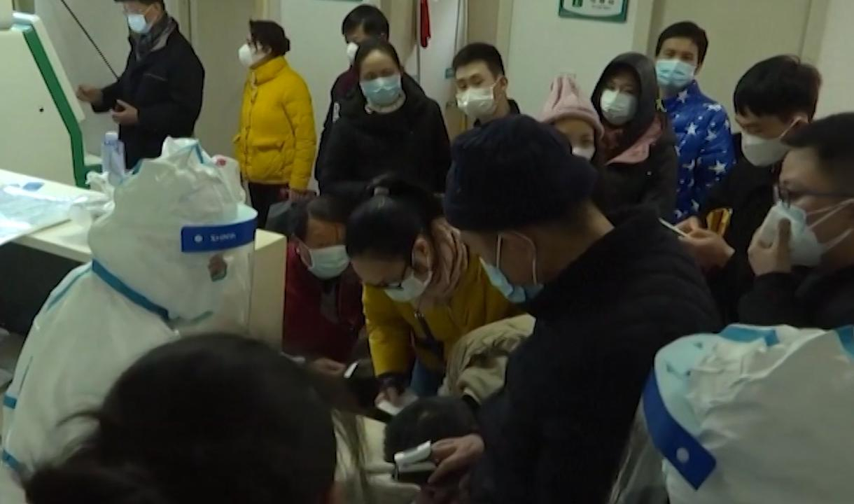 Число заразившихся новым типом коронавируса в Китае достигло 4515 человек