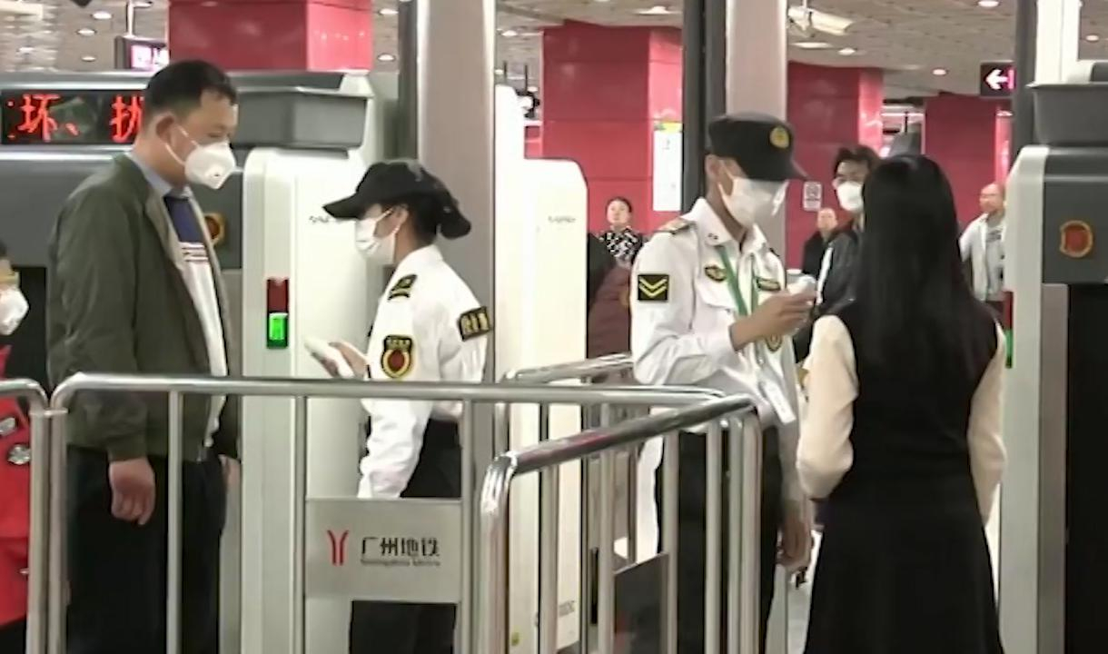 У восьми китайцев, летевших через Москву в Шанхай, обнаружили коронавирус