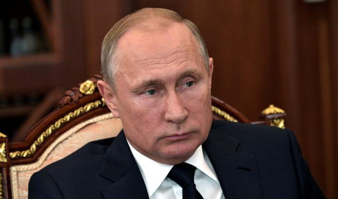 Путин продлил срок действия санкций на продукты из Европы