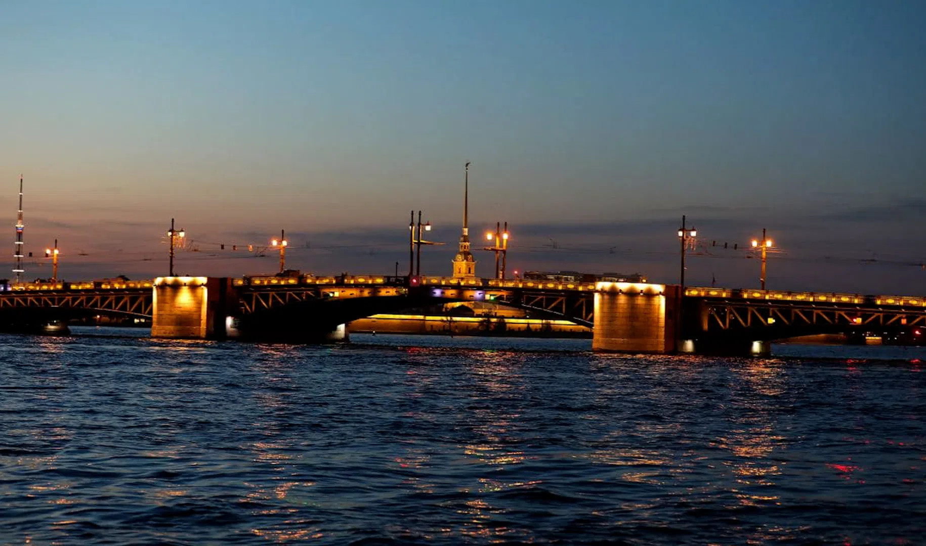 Санкт петербург станет платным. Дворцовый мост. Дворцовый мост Триколор. Санкт-Петербург в золотом потоке.