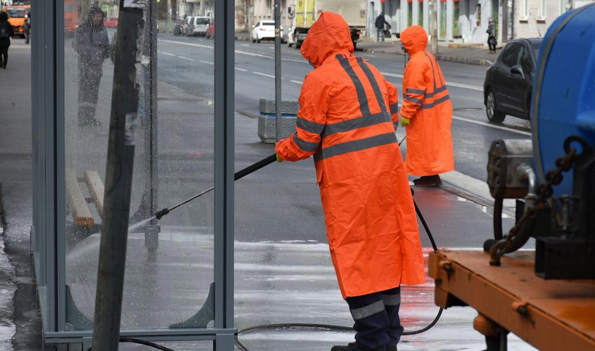 Улицы и дороги Петербурга планируют полностью вымыть до конца апреля - tvspb.ru