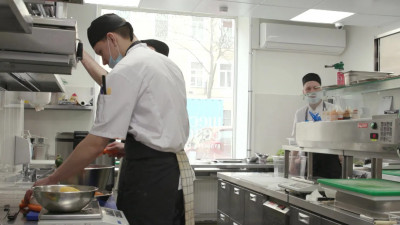 Крупнейший петербургский сервис доставки еды хочет купить московскую «Кухню на районе»