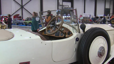 Советский минивэн и царский «Роллс Ройс»: в Петербурге открылась выставка ретроавтомобилей