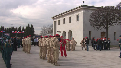 На Пискарёвском кладбище состоялась акция «Памяти павших будьте достойны»