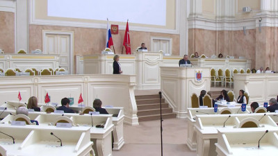 ЗакС Петербурга принял во втором чтении законопроект о развитии пчеловодства в городе