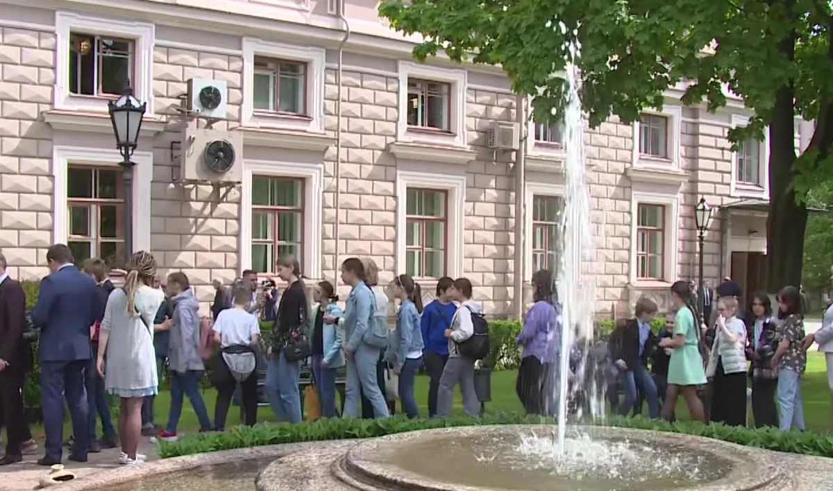 Гулять по саду Мариинского дворца одновременно смогут до 50 человек - tvspb.ru