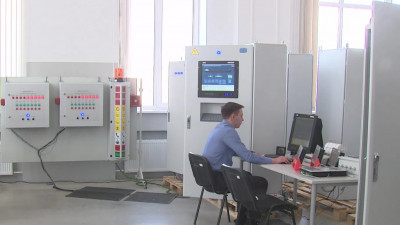 Одежда, продукты и спецкомпьютеры: В Петербурге полным ходом идет импортозамещение